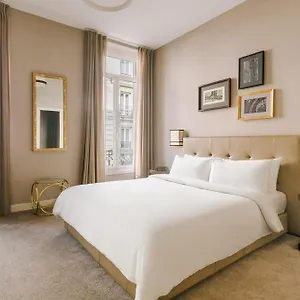 *** Otel Sonder Le Frochot Fransa